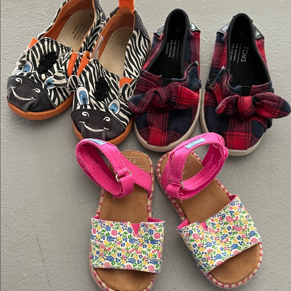 TOMS Kids Zebra, Plaid, and Floral Sandals Set size 7 Little Girl